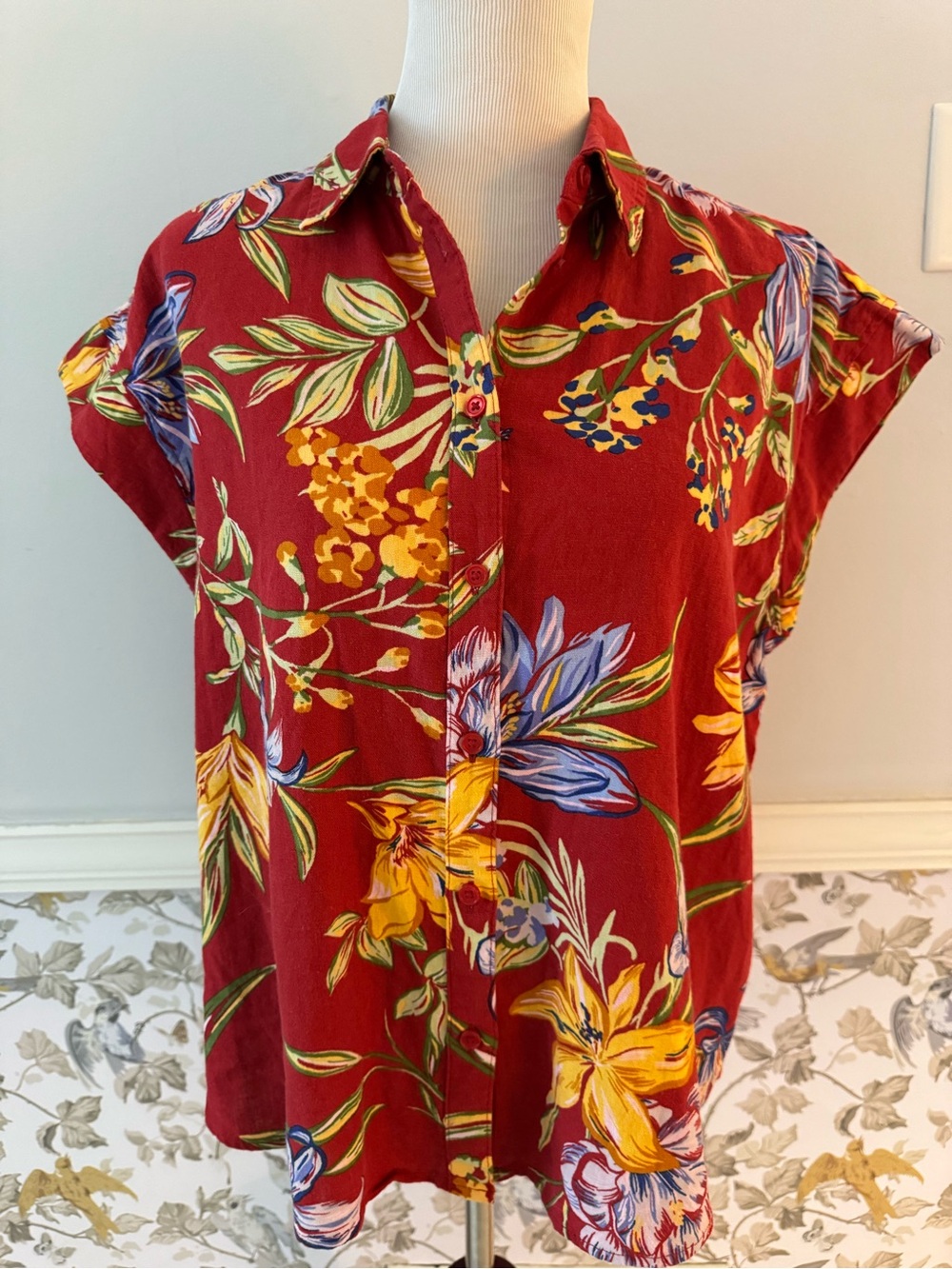 Floral Button-Front Cap-Sleeve Top - Red. NWT